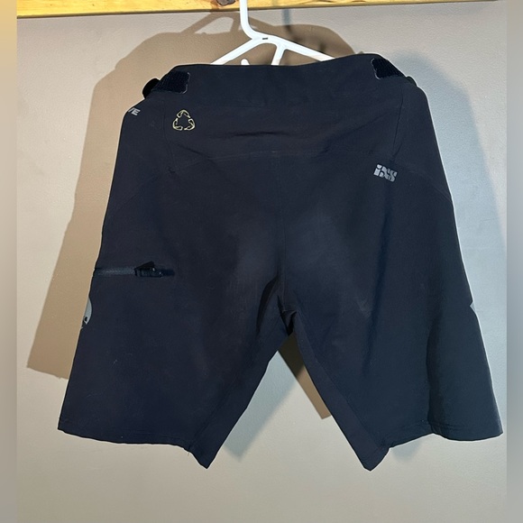 Men’s IXS Carve mountain bike shorts in Medium. - Picture 4 of 6